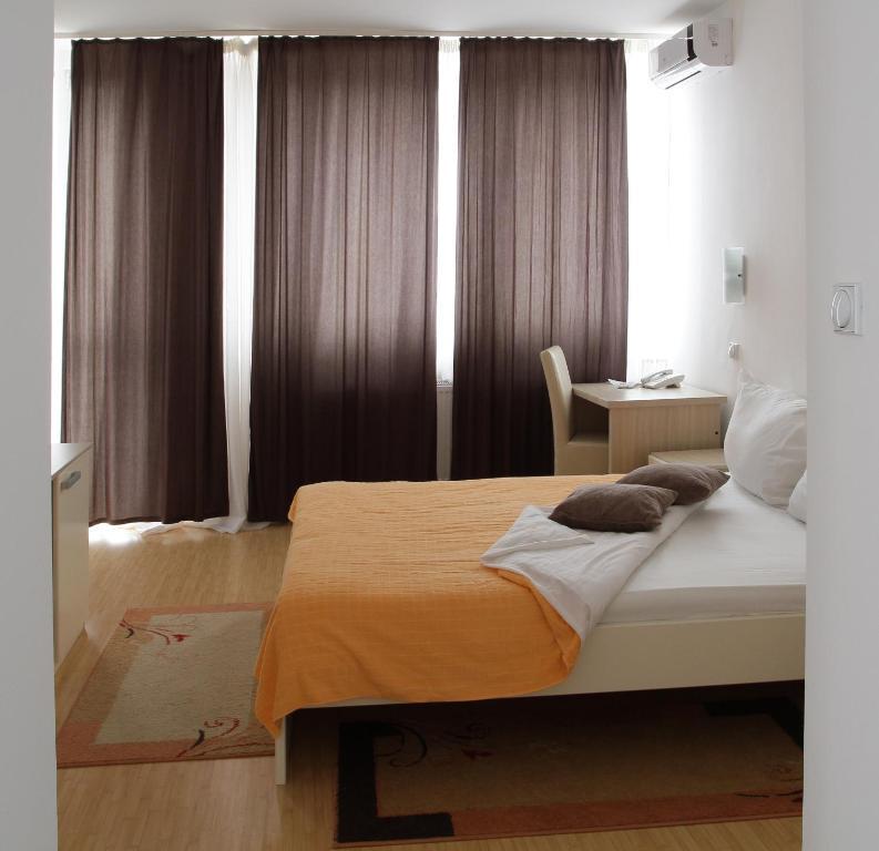 Garni Hamburg 2*